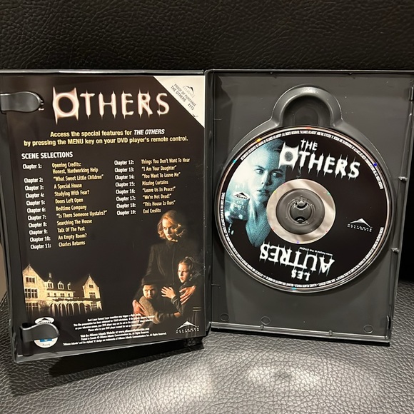 The Others 2 Disc DVD - Picture 3 of 4